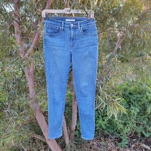 Levi's 721 High Rise Straight Women's Light Blue Skinny Jeans Size 28